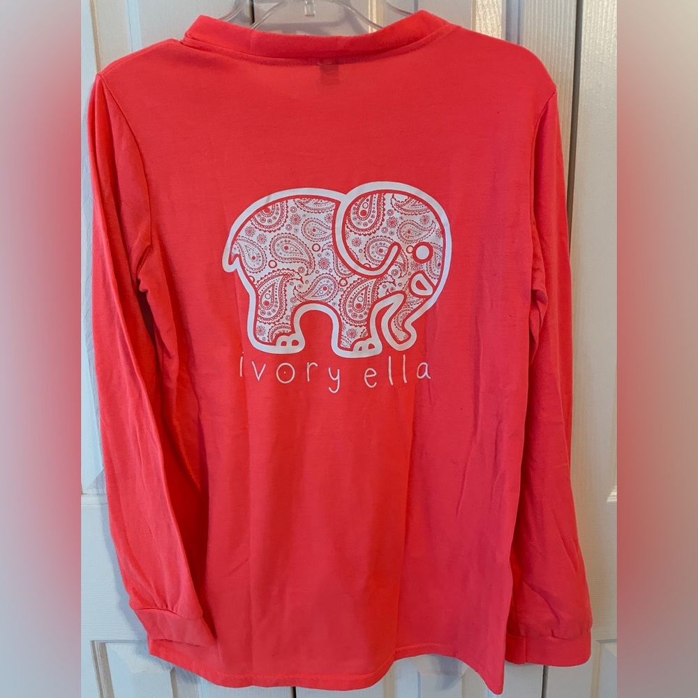 Ivory Ella Size M Womens Long Sleeve Shirt Crew Neck Graphic Elephant